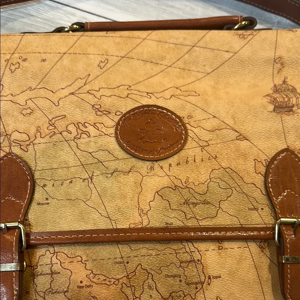The Columbus Collection by Bagoda VTG Leather Messenger Bag